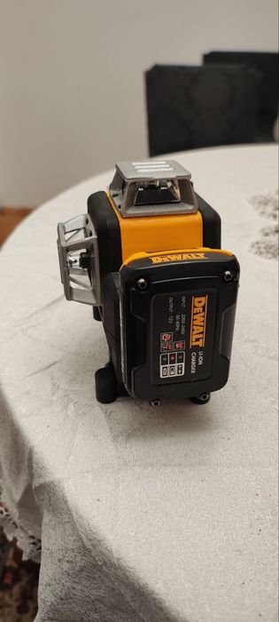 Лазерен нивелир 16 линии 4D DeWalt