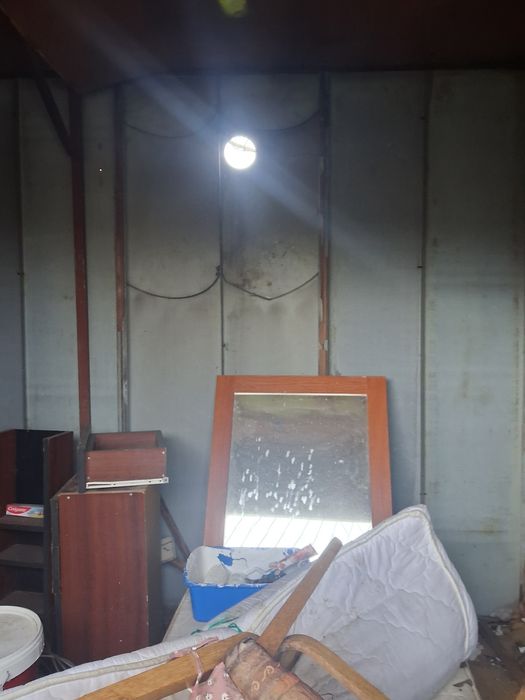 Продавам форгон с две стай