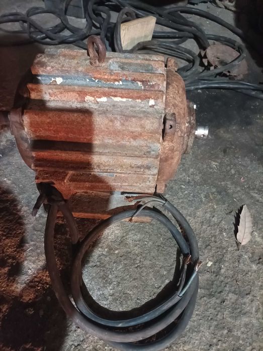 Трифазни електромотори