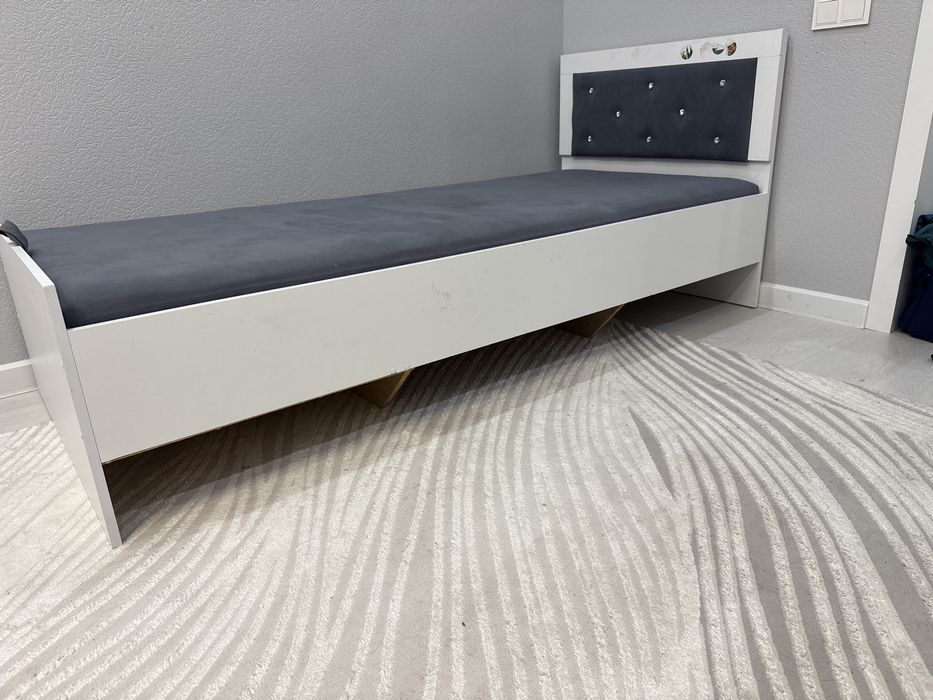 Продам кровать Б/У размер 85/190