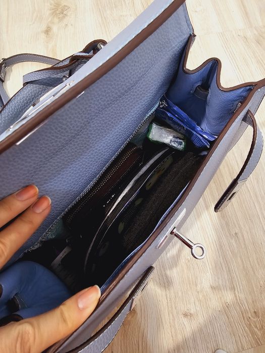 Синя кожена чанта