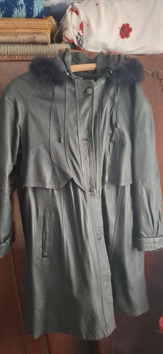 vând haine din blana și piele