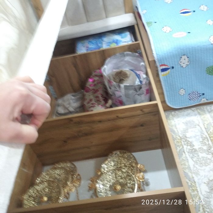 Сотилади Хар хил нарсалар диван стол стул стиральная машина