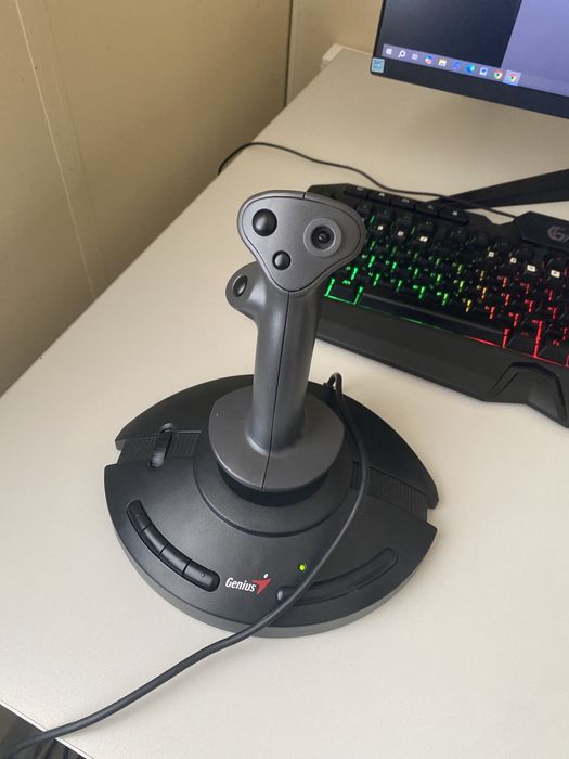 Продам джостик 3 тысаячи тг или обмен на наушник