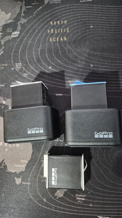 Vand set incarcator si baterii GoPro 12 (compatibile gopro 9, 10, 11, 12)