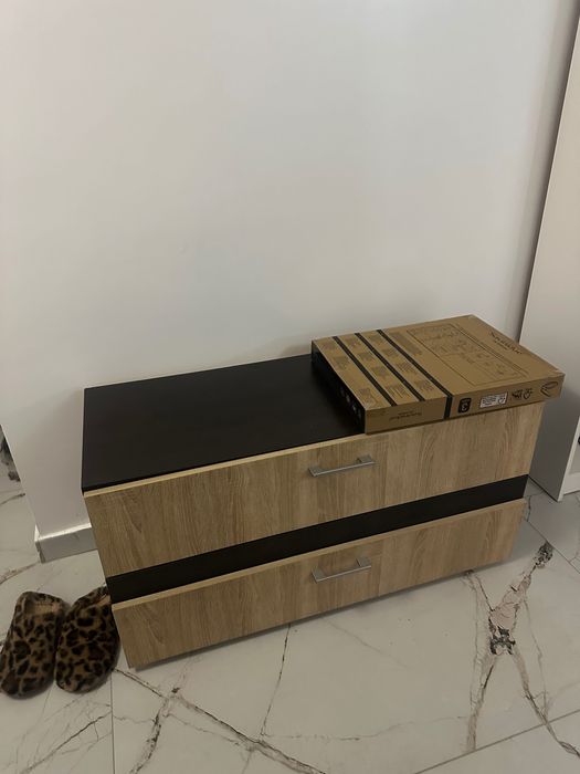 Vând mobilier bine intretinut