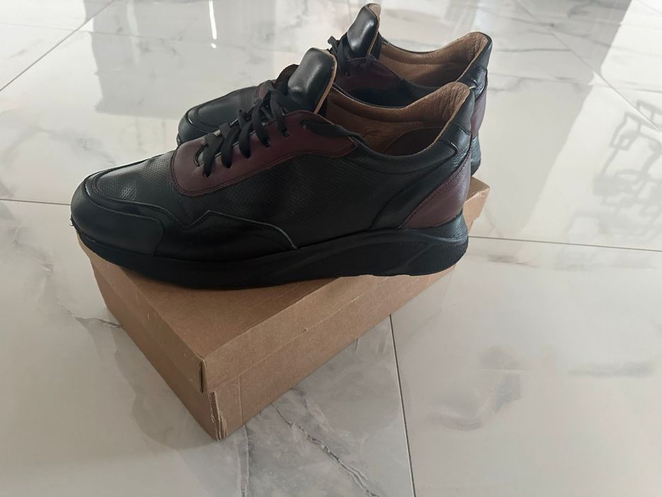 Vând pantofi din piele sport/casual mărimea 44 pt barbati