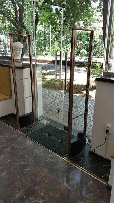 Противокражные радичастотные ворота.