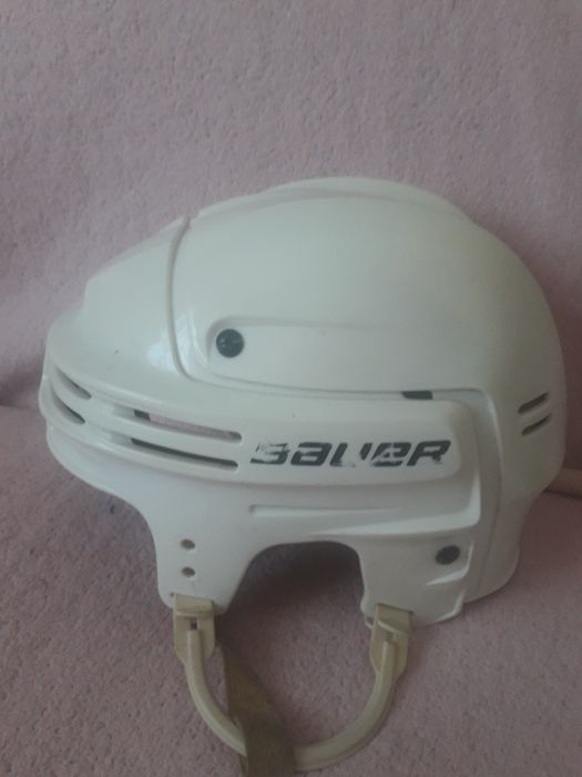 Продам шлем хоккейный