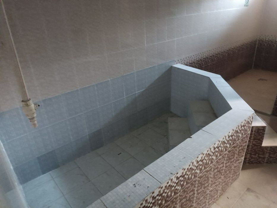 Bino sotiladi Bandixon bozori ichida