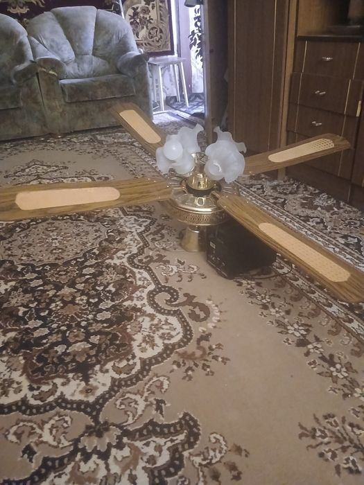 Продается люстра вентилятор