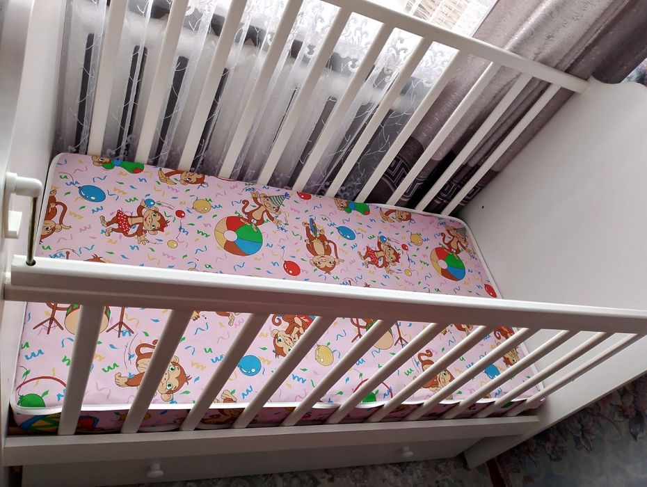 Продам детскую кроватку маятник