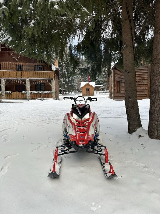 Snowmobil Polaris Khaos