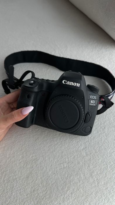 Продам фотокамеру Canon 6D mark 2