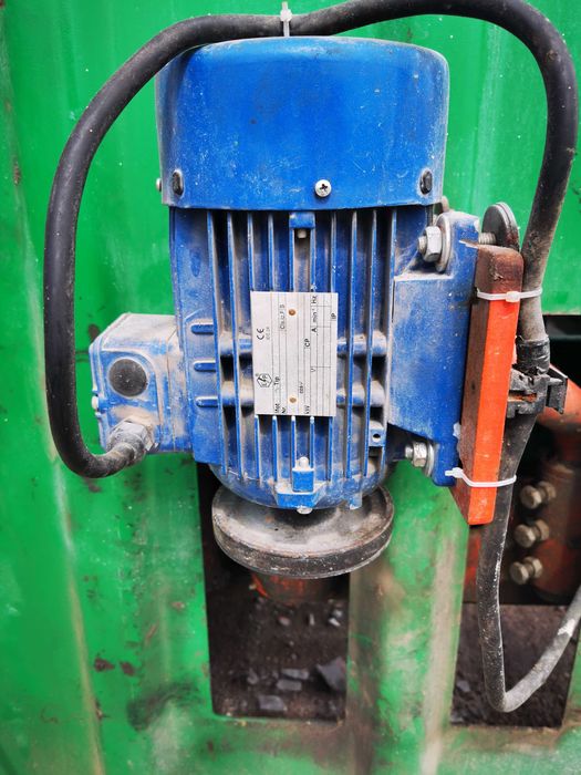 Vand sau schimb Linie de productie presa - elemente zidarie / pavele