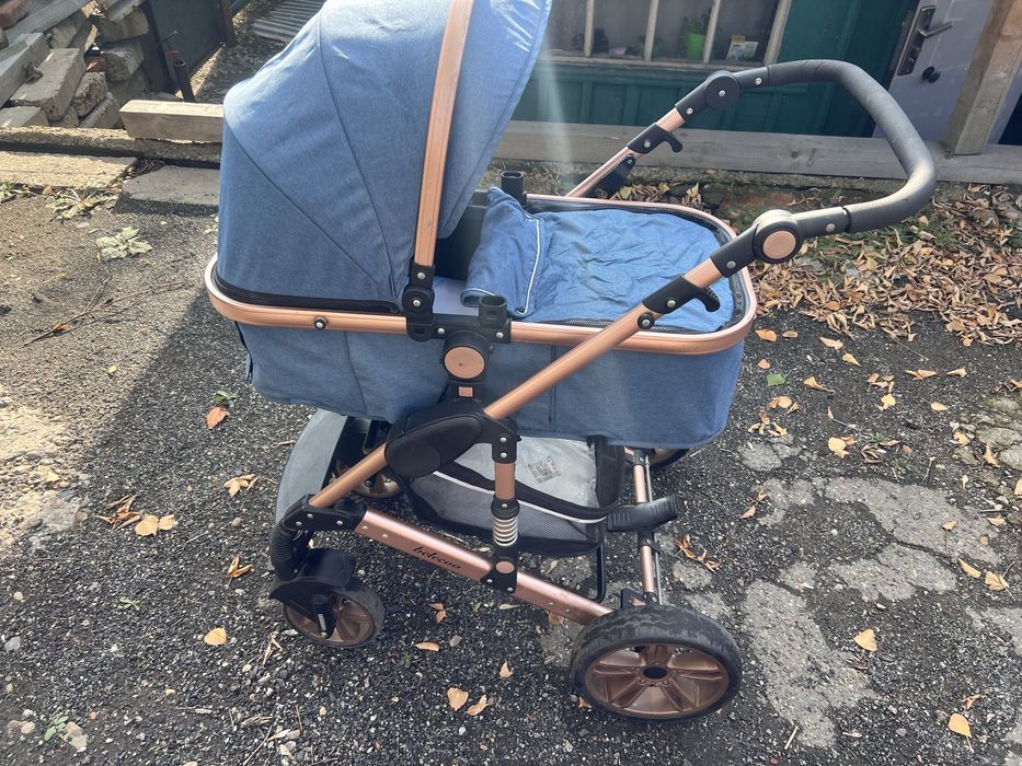 Продам прогулочную коляску 3 в 1