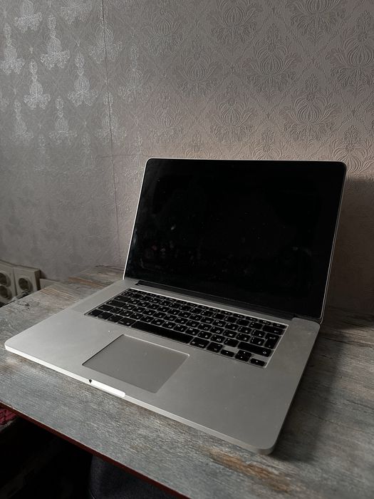 Macbook Pro 2015 год 16/256