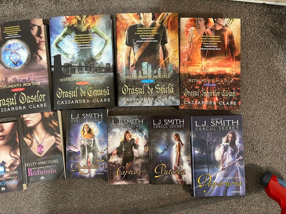 Carte beletristică, adolescenți și copii