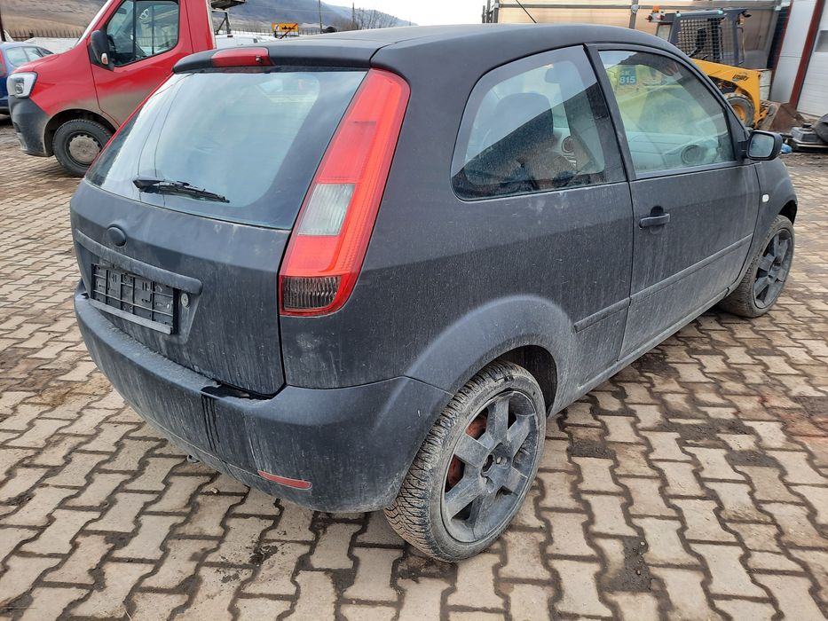 Elemente Caroserie Ford fiesta 1.3i Sport 2+1 uși An 2005