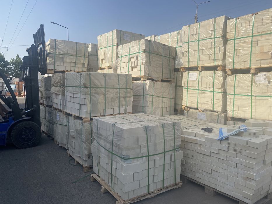 Огнеупорный кирпич Белый огнеупорный кирпич Ogneuporniy gisht