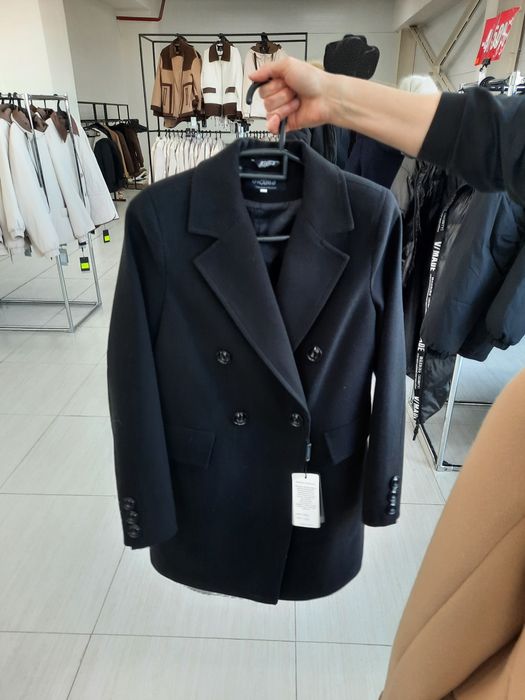 Пальто чёрное новое