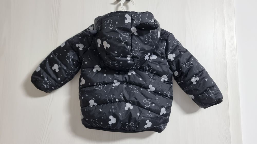 Geacă Mickey Mouse și pantaloni de zăpadă