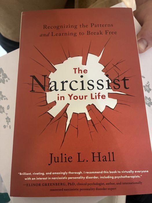 Книга Narcissist