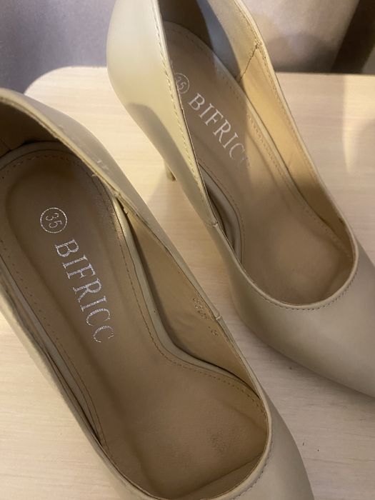 Продам женские туфли