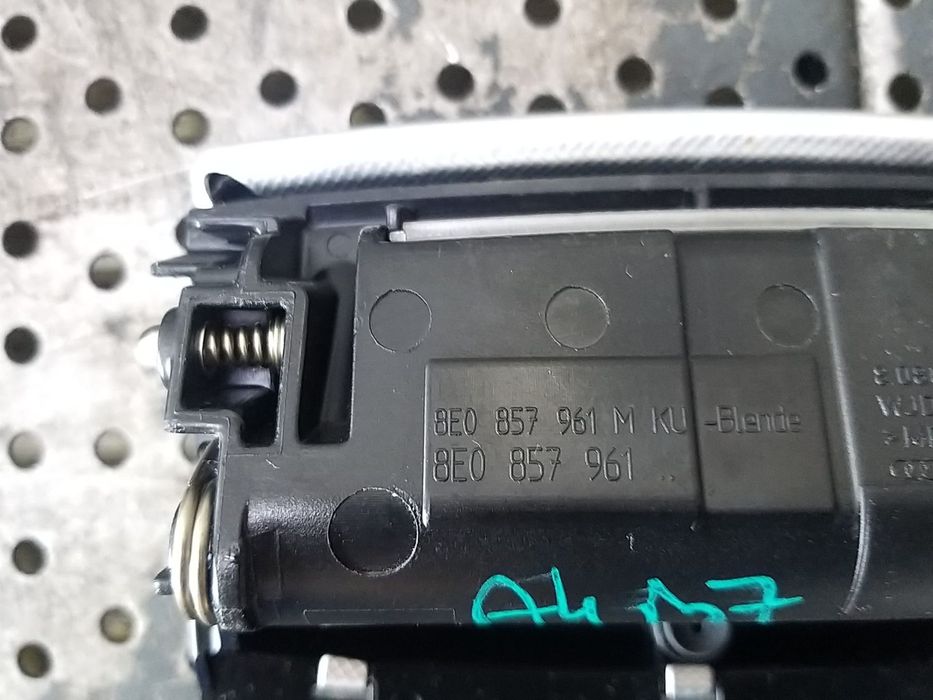 Scrumiera spate audi a4 b7 8e 8e0857961