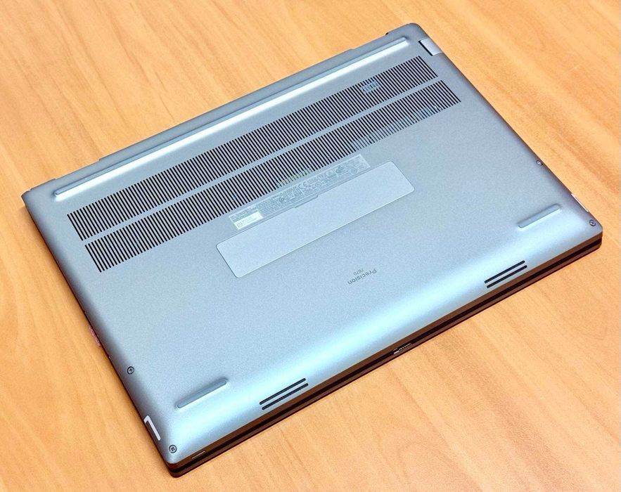 Dell Precision 7670 / i7-12850HX / 32GB DDR5 CAMM / 512GB SSD / RTX A1000 4GB / 16.0" FHD+