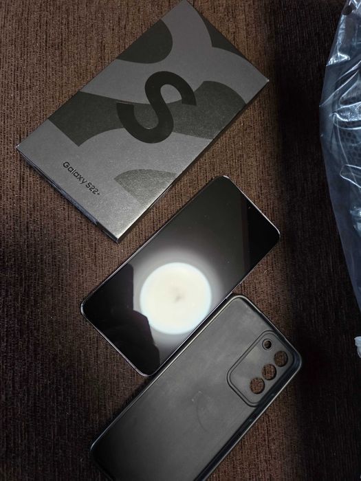 Samsung Galaxy S22 + 5G 128GB 8RAM Black Отличен!