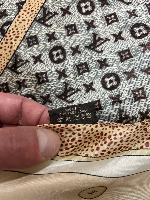 Louis Vuitton копринен шал
