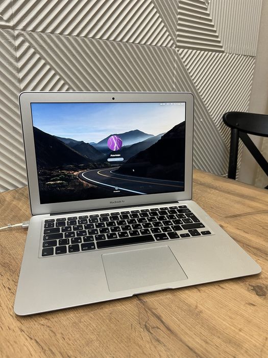 Продам MacBook Air 2015