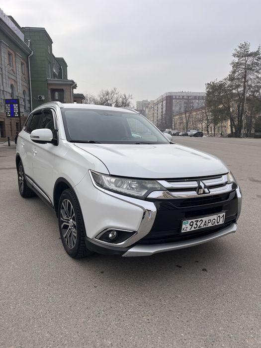 Mitsubishi Outlander 2015 год