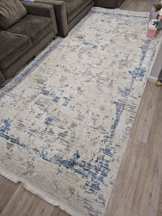 Продаётся ковер 2×4, современный  стильный