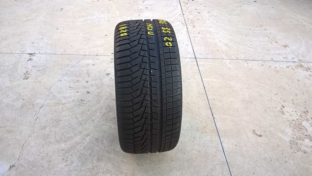 O anvelopa noua de iarna 285 35 20 hankook i cept evo 2 dot 2020