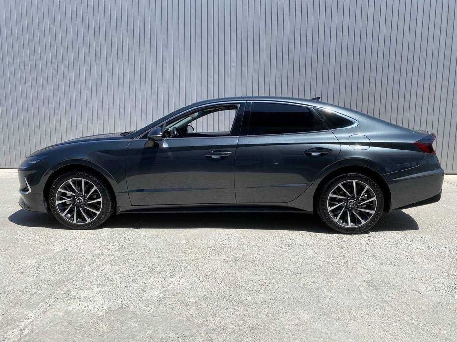 Hyundai Sonata Travel UZ