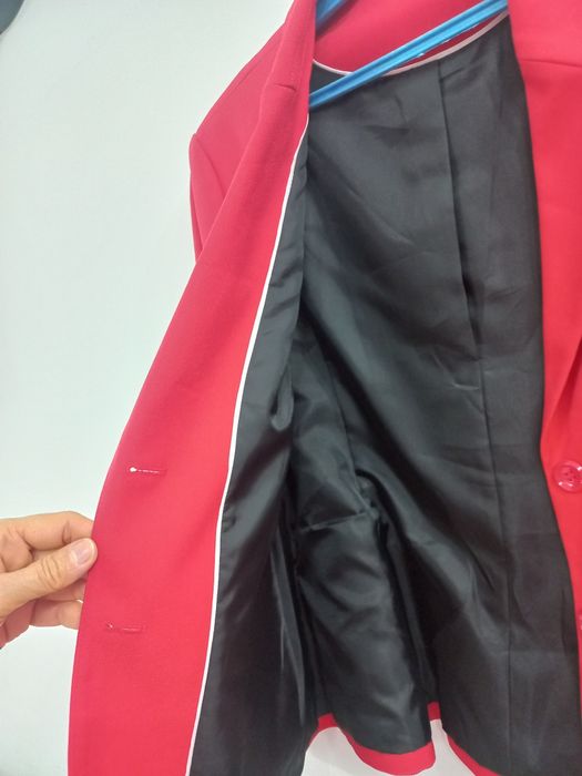 Пиджак красный стильный