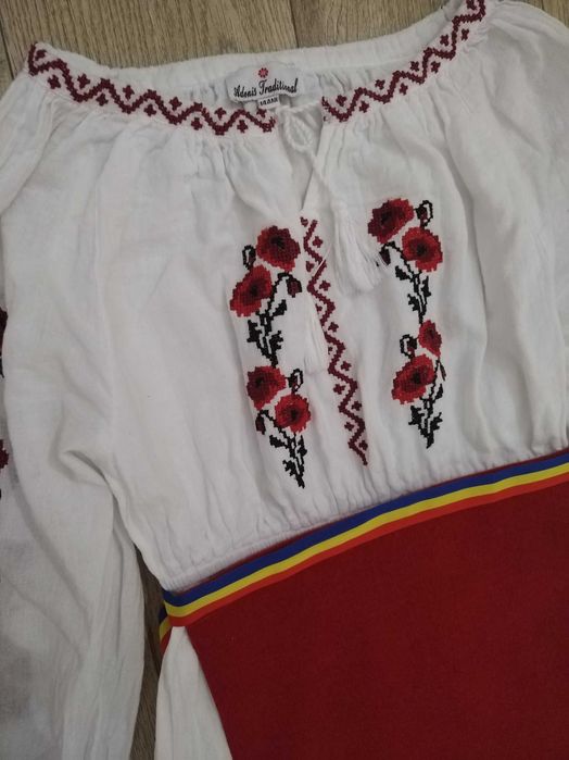 Costum tradițional pentru fete 14-15 ani