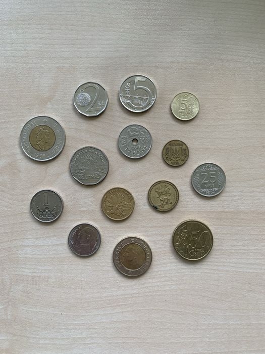 Продам коллекционные монеты и купюры