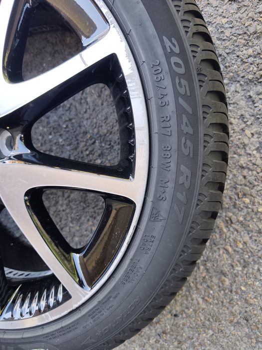 17" оригинални алуминиеви джанти за Toyota Yaris hybrid.