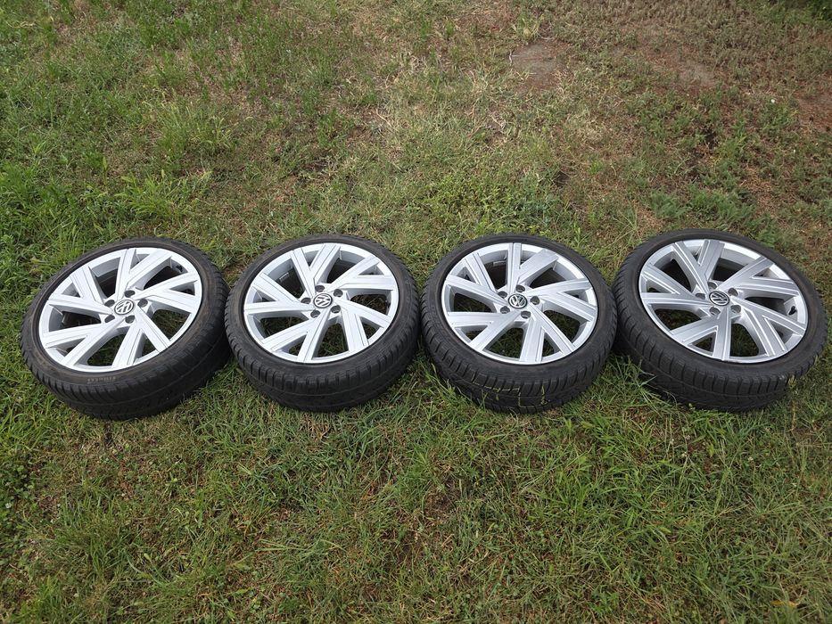 18 Джанти Bergamo 5x112 със зимни гуми Pirelli 225/40
