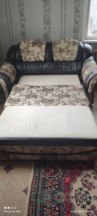 Отдам кресло и придеванник , самовывоз.