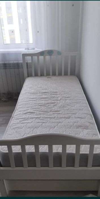 Продам детскую кровать+матрас+шкаф