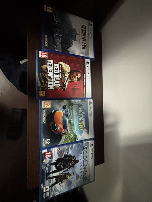 Ps5 cu disk varianta de 1TB CU 4 jocuri