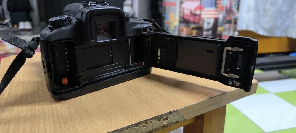 Vând Canon 30 V- Date