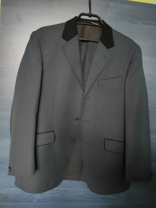 Sacouri de bărbați, diferite mărimi, diferite modele, diferite culori