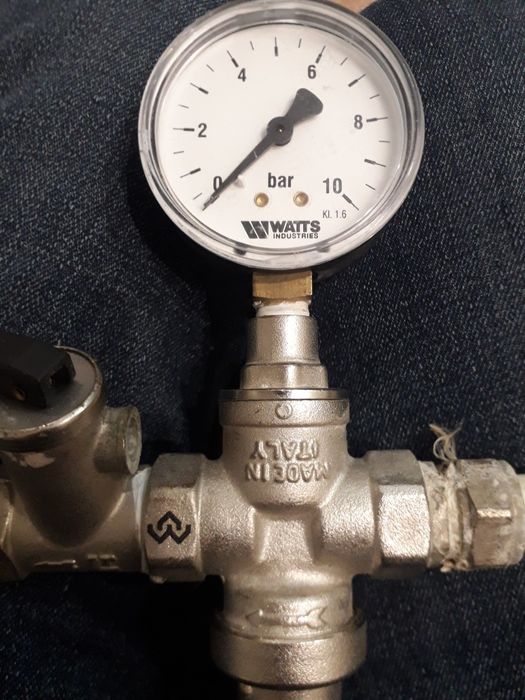 Продам редуктор давления воды.