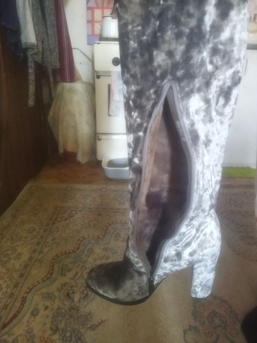 Продам красивые Сапоги.