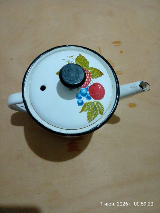 Продам чайник заварной 0,5л,б/у.